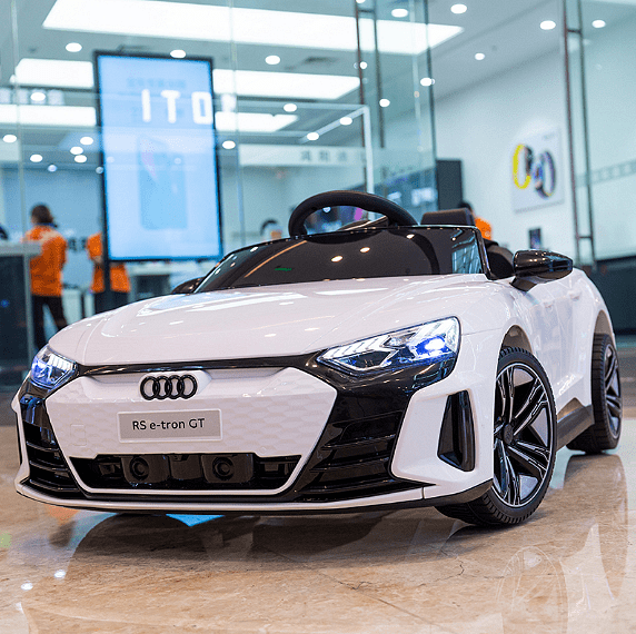 Акумулаторен джип Audi RS E-Tron GT, 4X4, Licensed, С меки гуми и кожена седалка, 12V, Черна