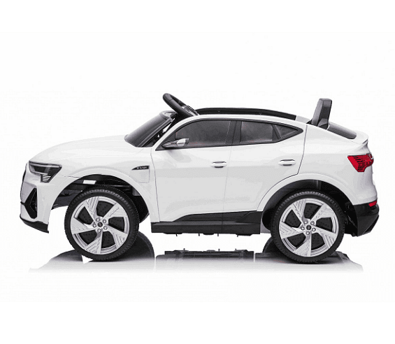 Акумулаторна кола AUDI Sportsback, 4x4, С кожена седалка и меки гум, 12V, Черна