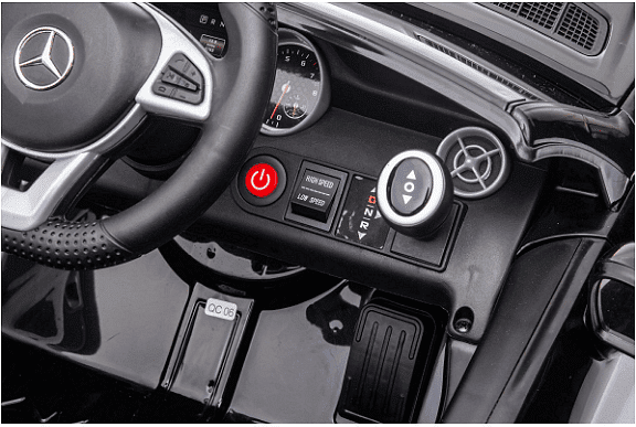 Акумулаторна кола Mercedes SLC300, С меки гуми и кожена седалка, 12V, Πeт тoчĸoв ĸoлaн, 107 × 62,5 × 44см