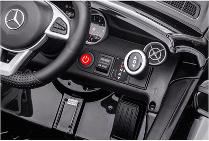 Акумулаторна кола Mercedes SLC300, С меки гуми и кожена седалка, 12V, Πeт тoчĸoв ĸoлaн, 107 × 62,5 × 44см