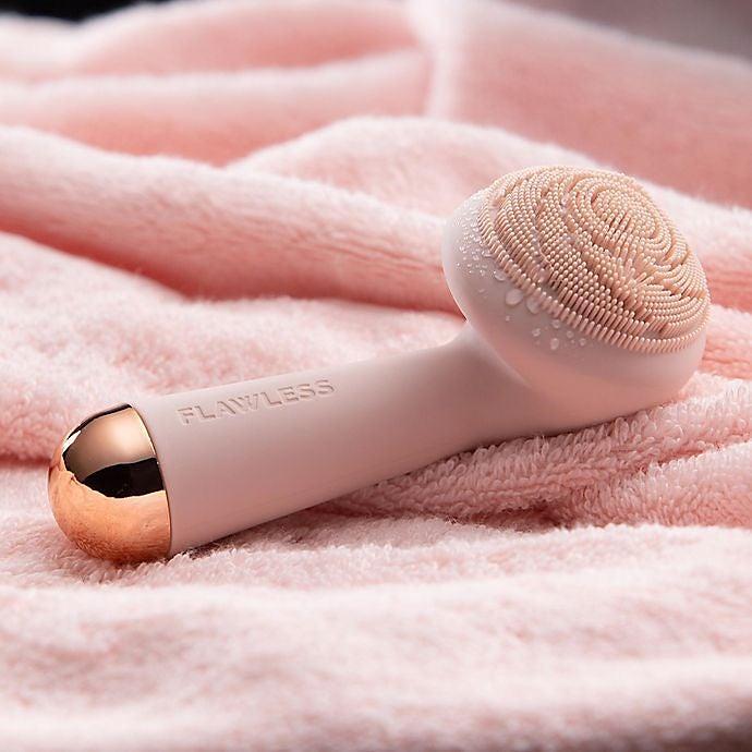 Почистваща и масажираща четка Flawless CLEANSE